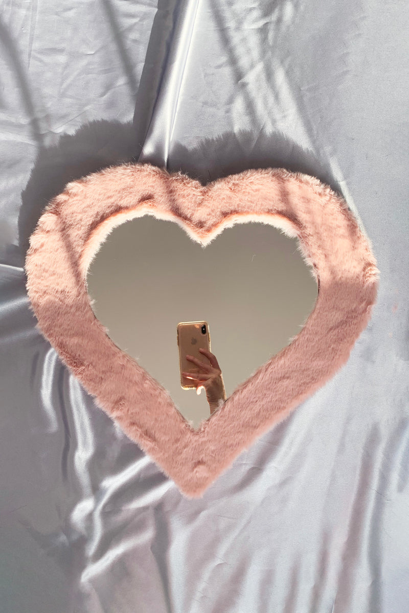 Furry Heart Mirror in pink