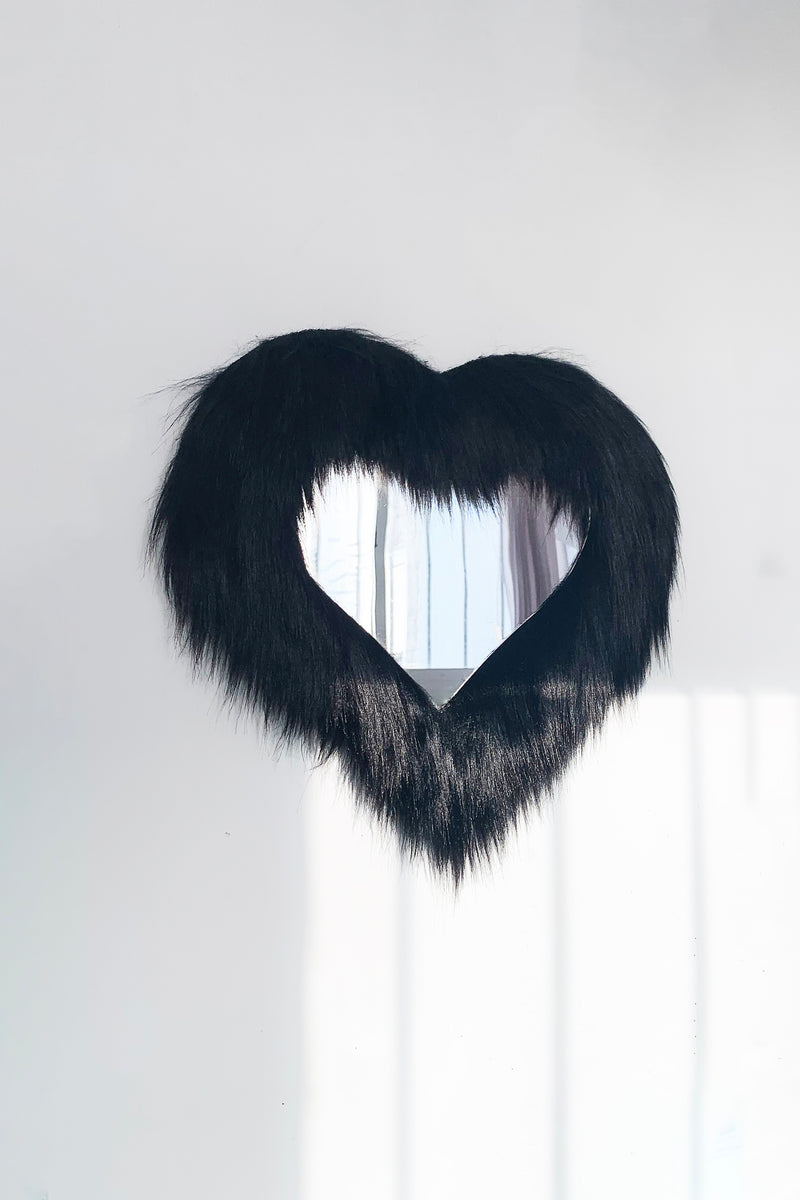 Shaggy Heart Mirror in black